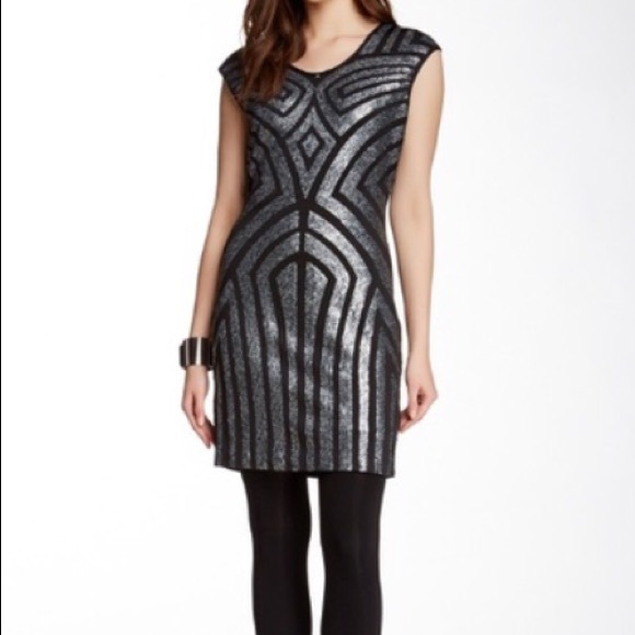 V Neck Express Sparkly Dress Forever 21 -Gold/Black/White Dress Size S V Neck Express Sparkly Dress Forever 21 -Gold/Black/White Dress Size S